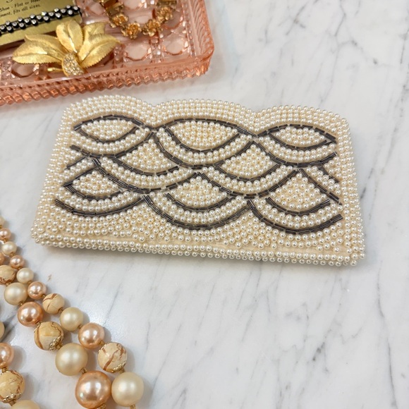 ♥️RESERVED♥️ 1950’s Rhinestone Shoe Straps, Sweater Clip, Beaded Bag, BKE Brooch - Picture 7 of 16